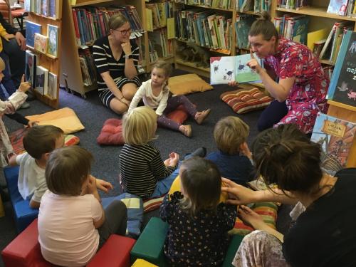 Bookstart pro děti 3 až 6 let - lekce ke knize Nauč Edu lítat.